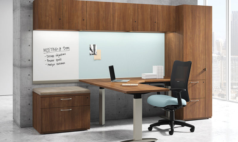 Executive office with Adjustable Desk