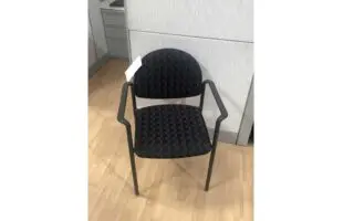 Office chair with armrests