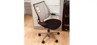 Mesh office chair with wheels