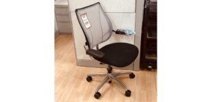 Mesh office chair with wheels